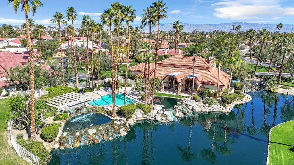204 Lakecrest Lane, Palm Desert, California 92260 home-pic-1