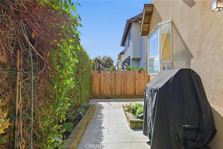 Rear patio/yard space