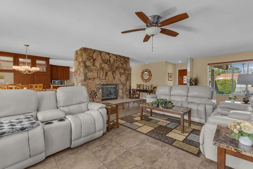 64543 Pinehurst Circle, Desert Hot Springs, California 92240 home-pic-4