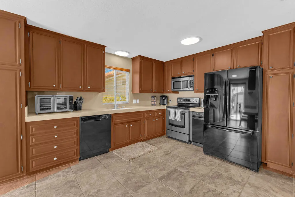 64543 Pinehurst Circle, Desert Hot Springs, California 92240 home-pic-14