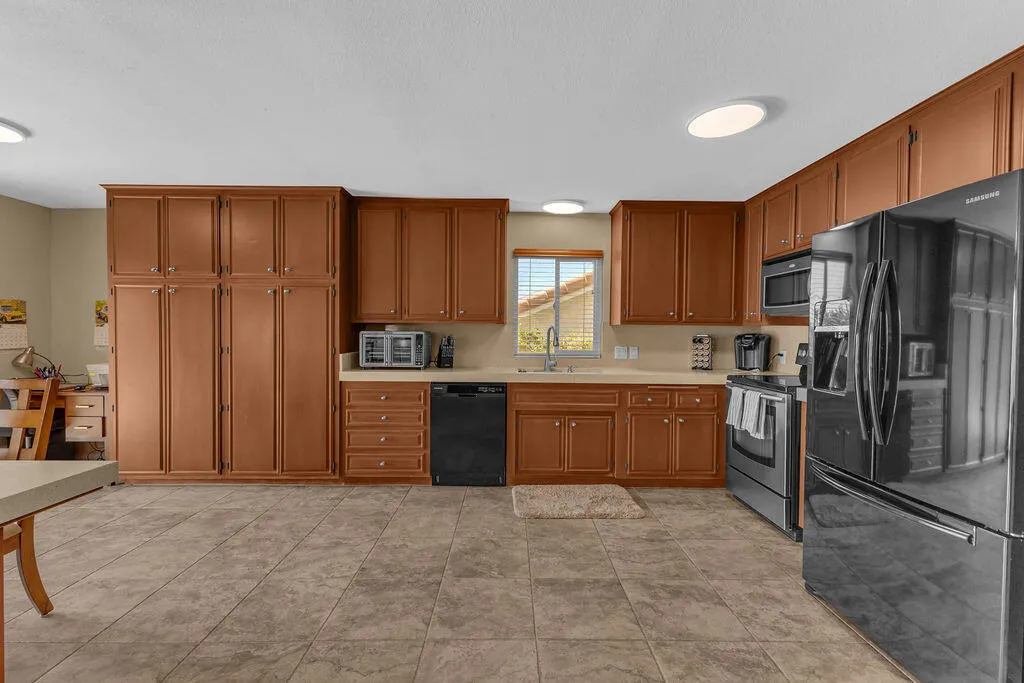 64543 Pinehurst Circle, Desert Hot Springs, California 92240 home-pic-15