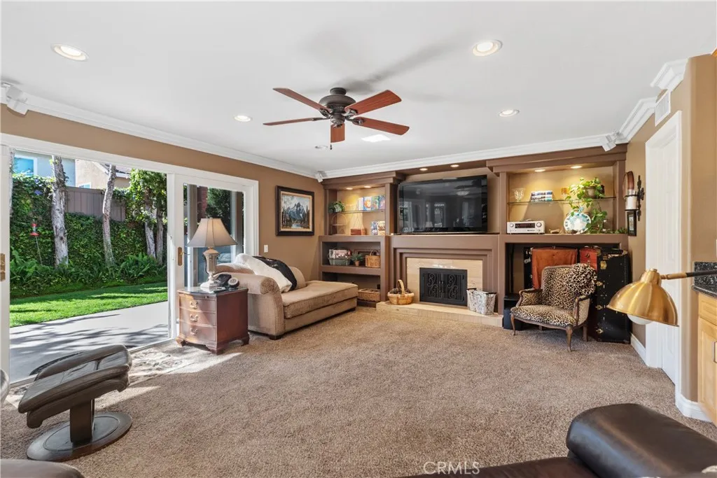 1426 Franzen, Santa Ana, California 92705 home-pic-12