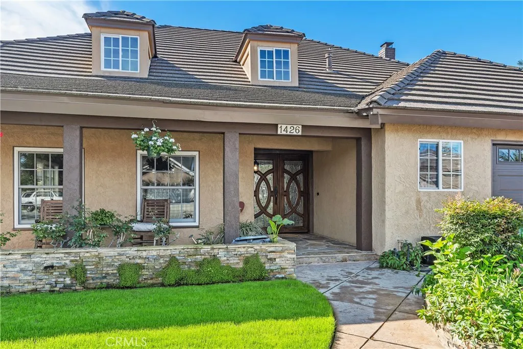 1426 Franzen, Santa Ana, California 92705 home-pic-2
