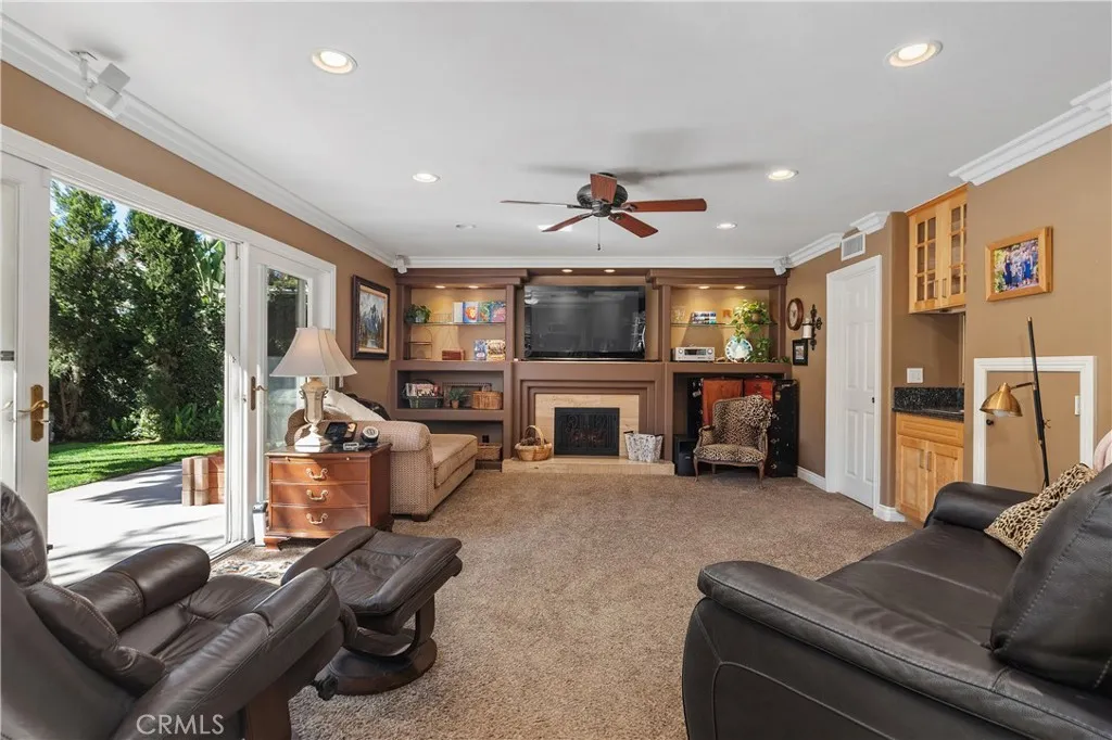 1426 Franzen, Santa Ana, California 92705 home-pic-15