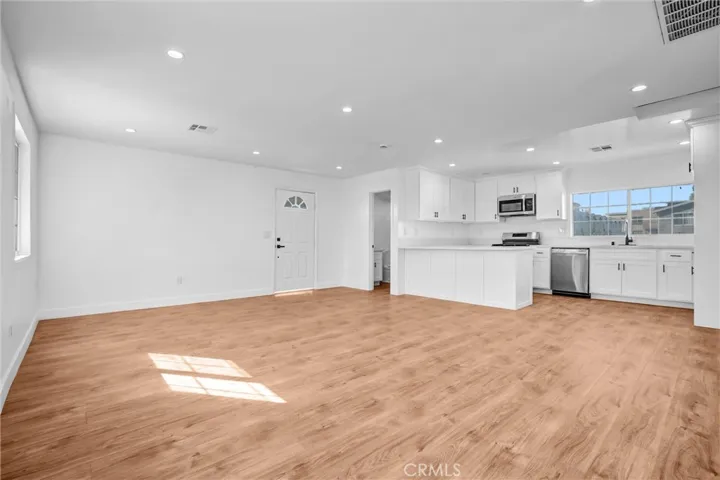 Open floorplan with a spacious kitchen.