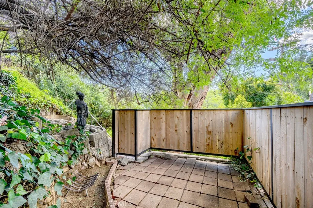 1930 Weepah Way, Los Angeles, California 90046 home-pic-37
