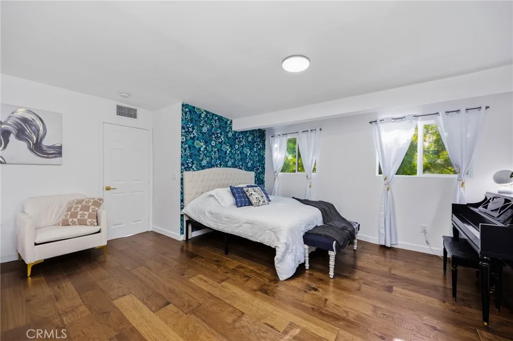 1930 Weepah Way, Los Angeles, California 90046 home-pic-24