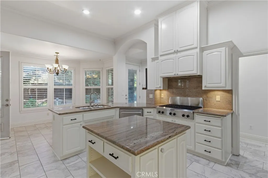 2144 King Arthur Court, Merced, California 95340 home-pic-16