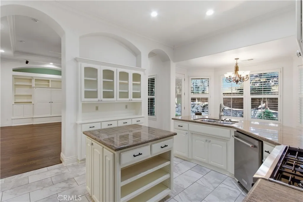 2144 King Arthur Court, Merced, California 95340 home-pic-24