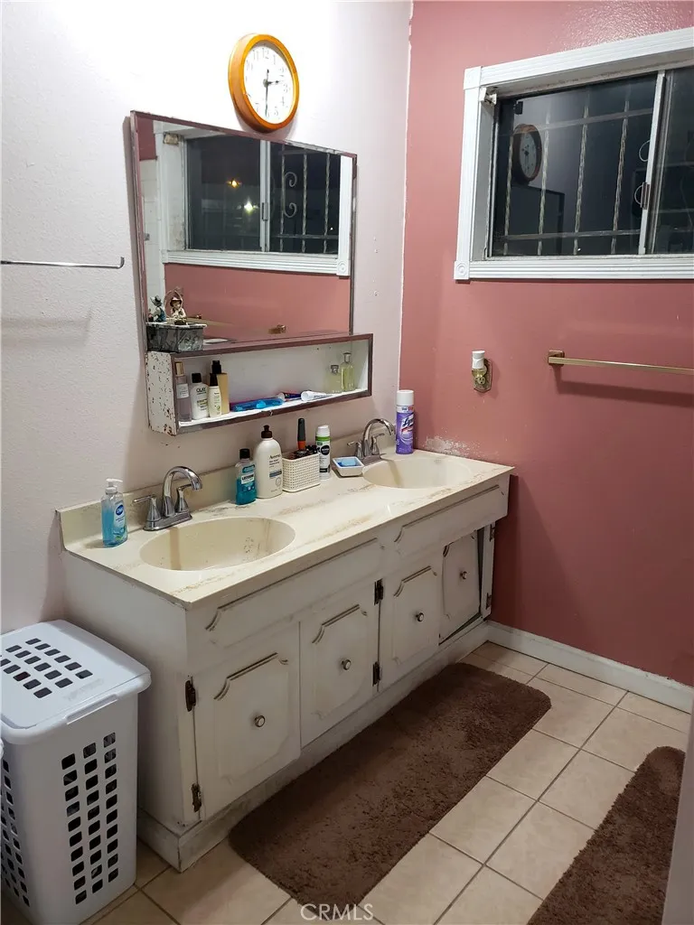 1500 W 107th, Los Angeles, California 90047 home-pic-13