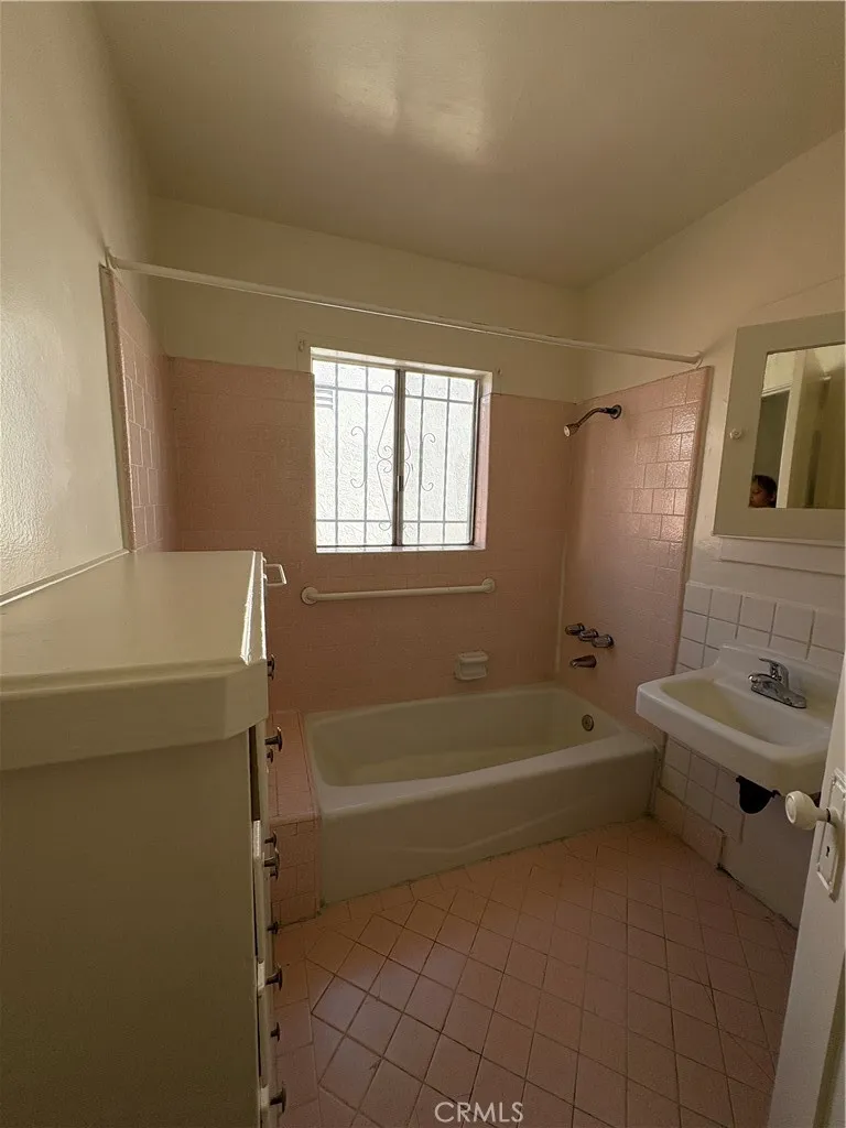 657 S Mathews, Los Angeles, California 90023 home-pic-18