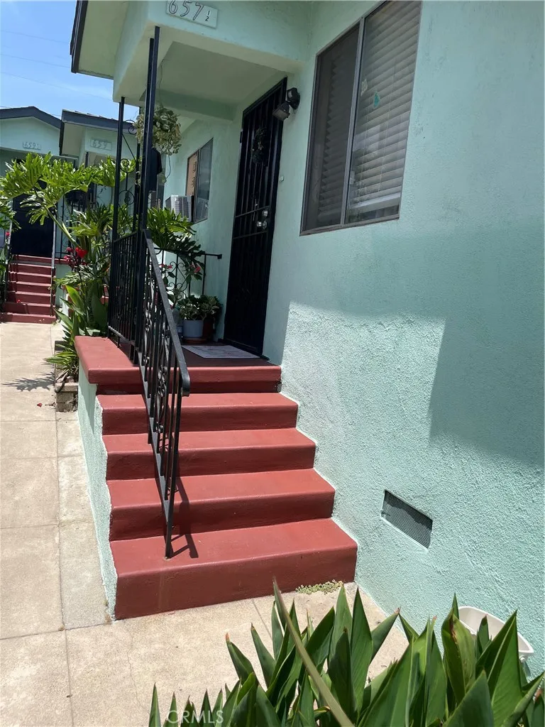 657 S Mathews, Los Angeles, California 90023 home-pic-4