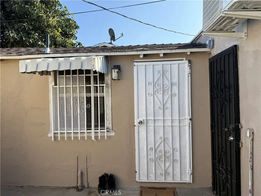 138 E 60th Street, Los Angeles, California 90003 home-pic-2