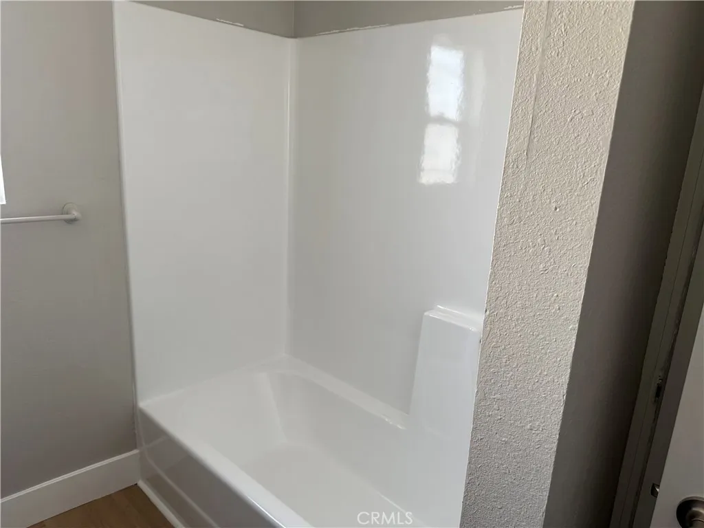 138 E 60th Street, Los Angeles, California 90003 home-pic-10