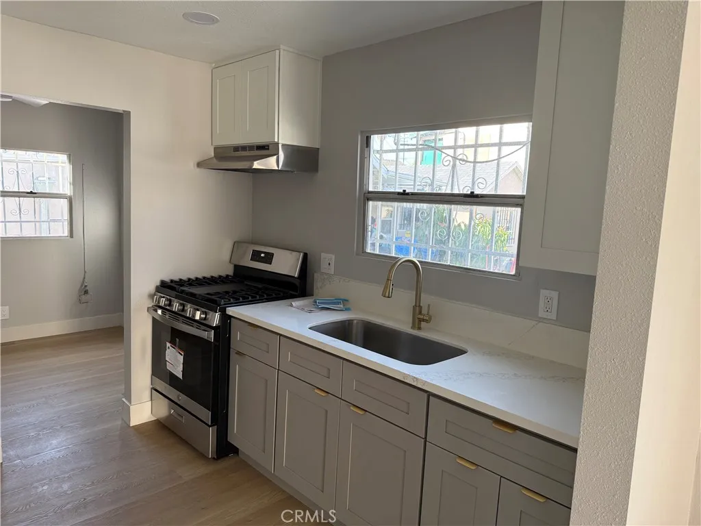 138 E 60th Street, Los Angeles, California 90003 home-pic-23