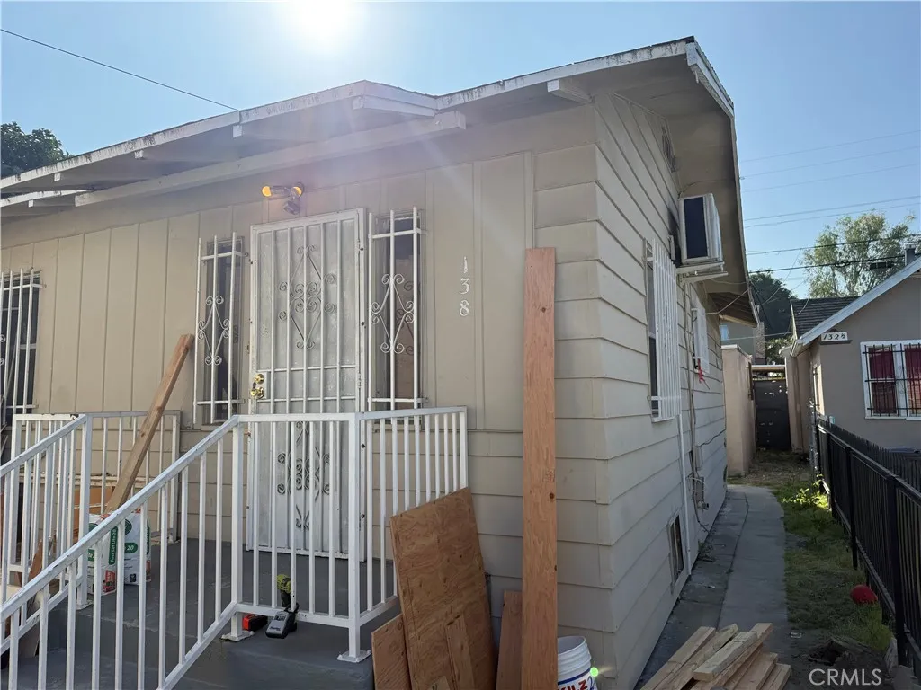 138 E 60th Street, Los Angeles, California 90003 home-pic-3
