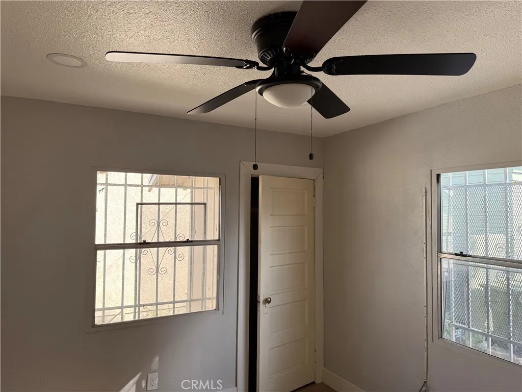 138 E 60th Street, Los Angeles, California 90003 home-pic-28