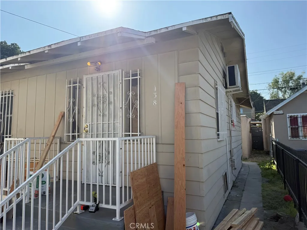138 E 60th Street, Los Angeles, California 90003 home-pic-18