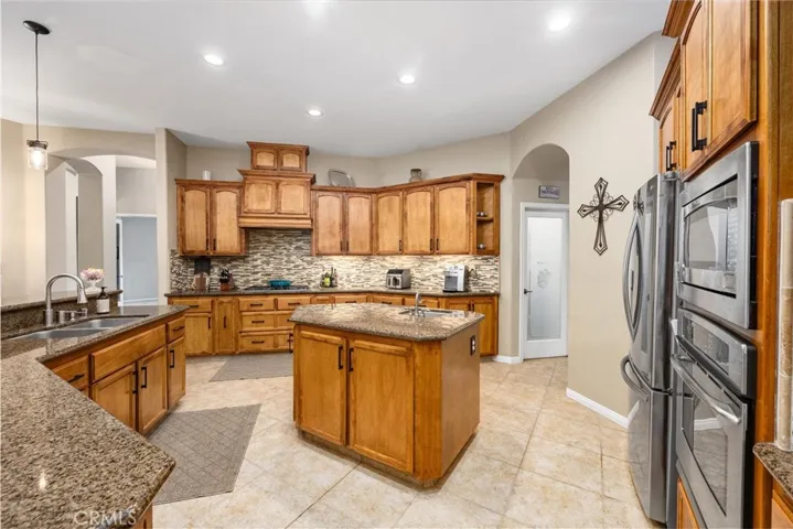 205 Somerford Court, Bakersfield, California 93312