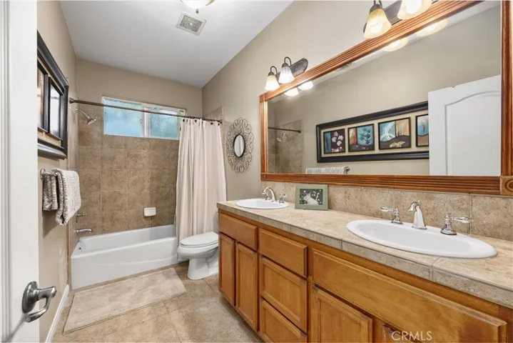 205 Somerford Court, Bakersfield, California 93312