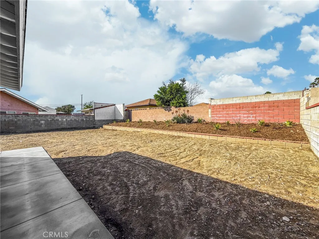 17748 Owen Street, Fontana, California 92335 home-pic-9