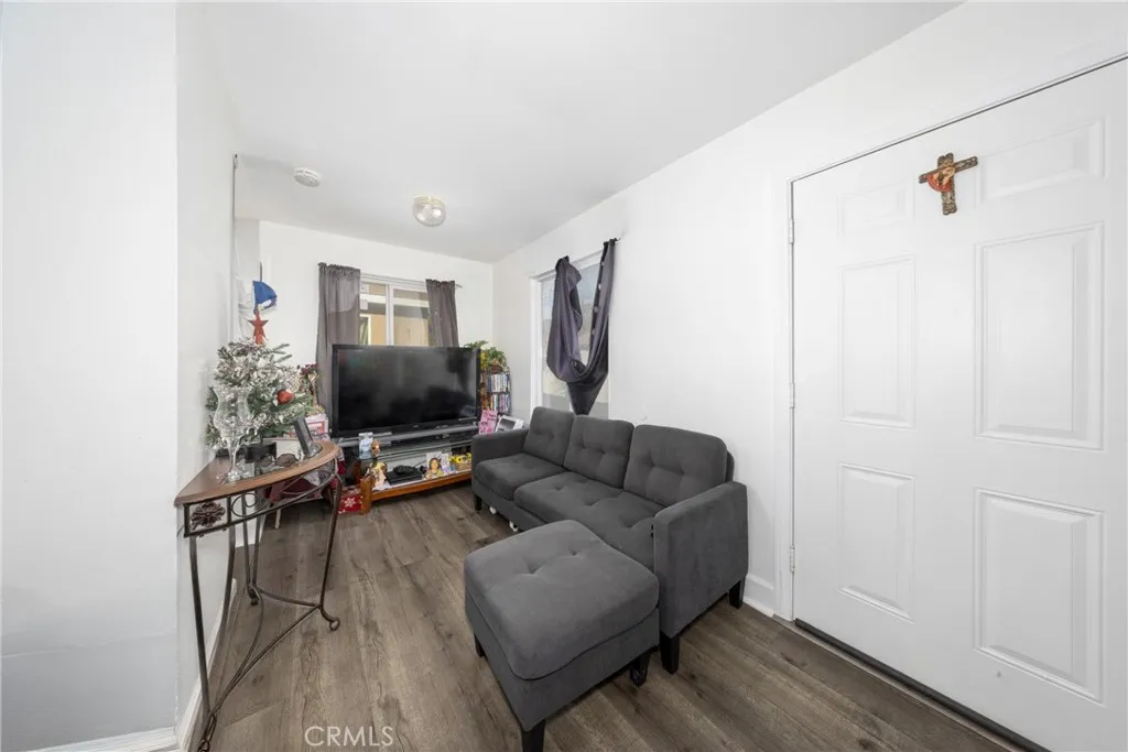 811 E Nocta, Ontario, California 91764 home-pic-7
