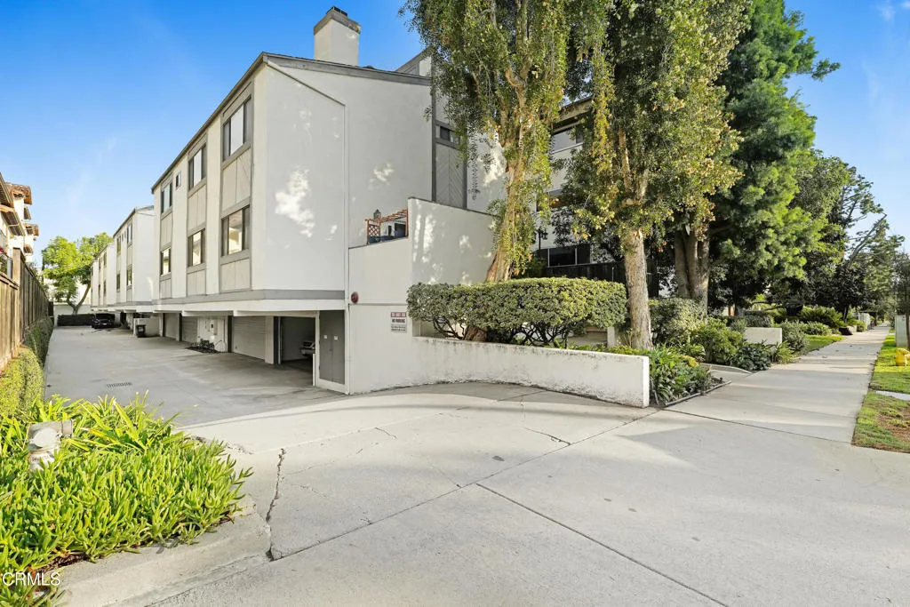 394 S Los Robles Avenue 2, Pasadena, California 91101 home-pic-1