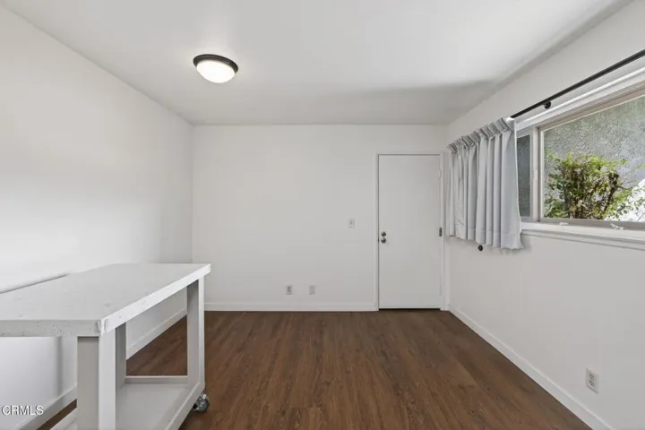 16-web-or-mls-Upmarketmedia_449Ree-047