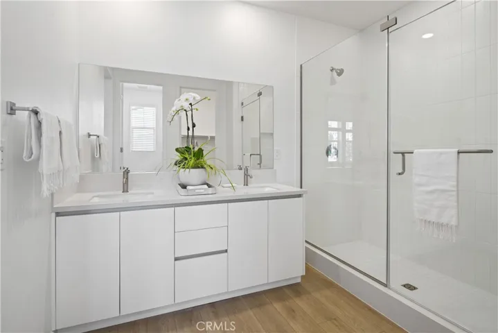 2nd Level Primary Suite En-Suite Bathroom
