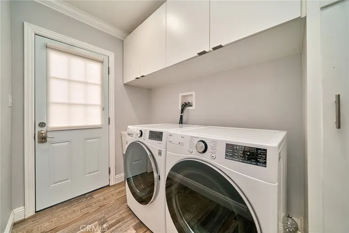 added storage unit 
5yrs oid washer&dryer