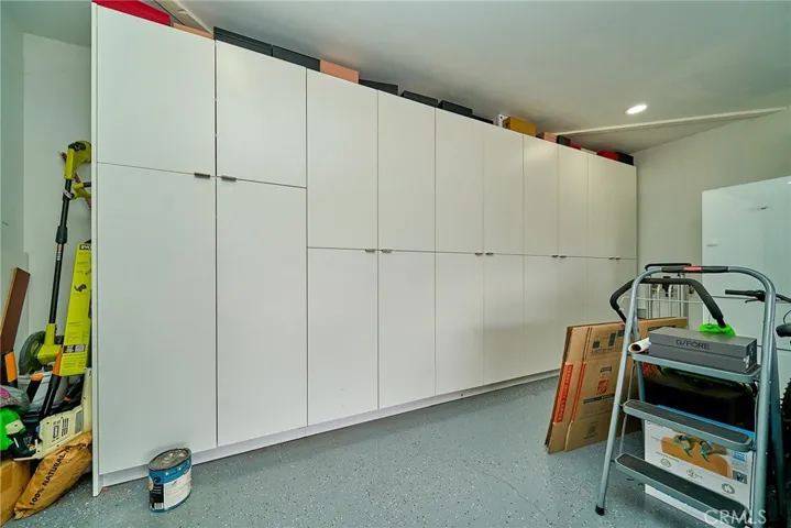 Garage.
storage unit & floor.
full insulated wall.