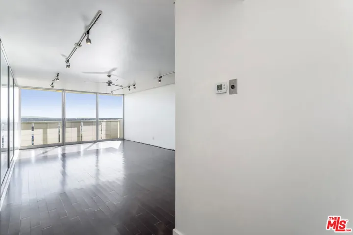 Entry to Unit
