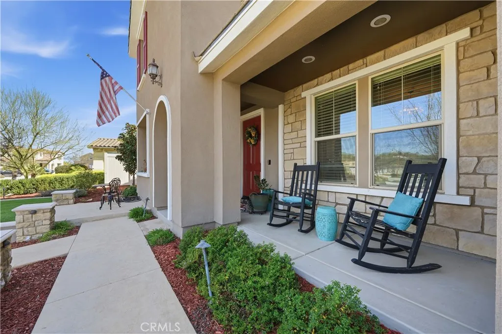 37686 Golden Eagle Avenue, Murrieta, California 92563 home-pic-4