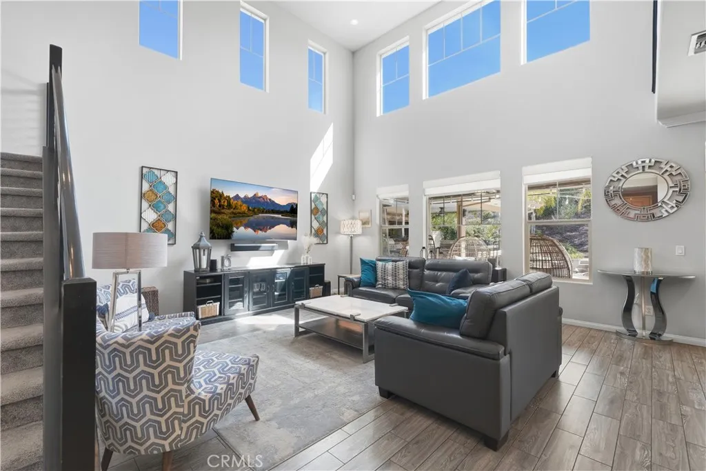 37686 Golden Eagle Avenue, Murrieta, California 92563 home-pic-10