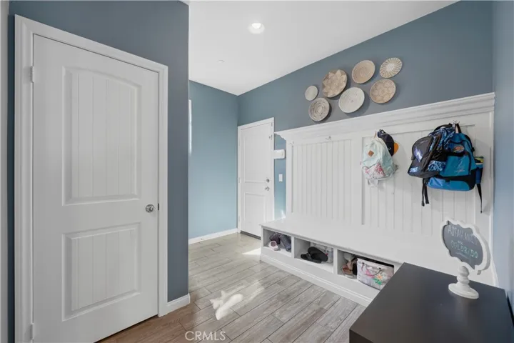 Oh my, even a mud room.