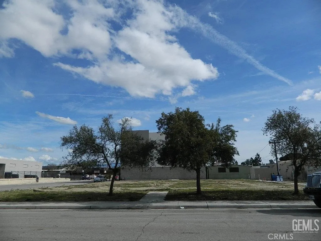 2116 P, Bakersfield, California 93301 — photo 5