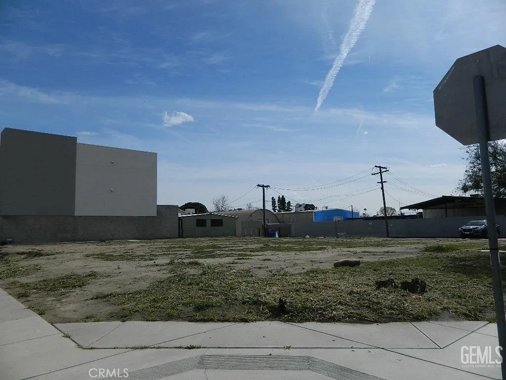 2116 P, Bakersfield, California 93301 — photo 4