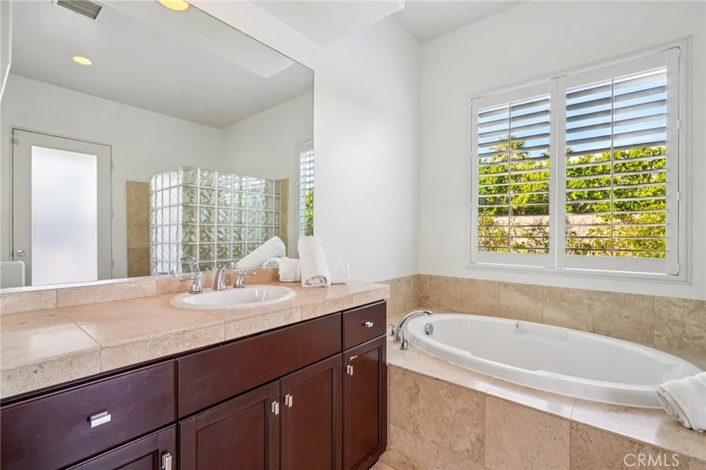 1420 E Via Escuela, Palm Springs, California 92262 home-pic-37