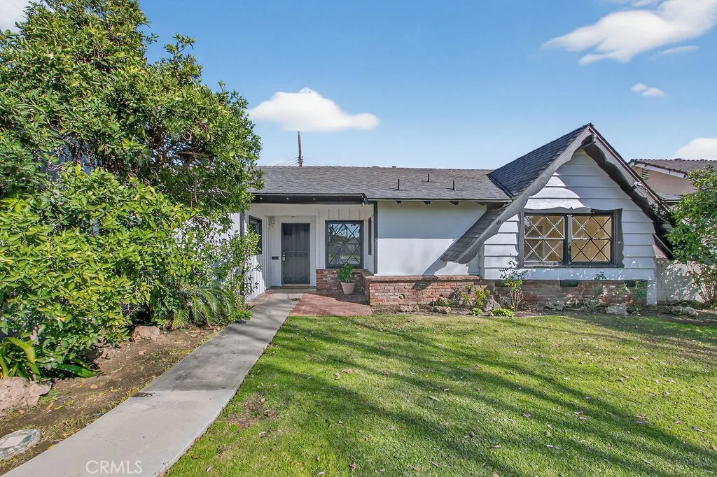 10904 1st Avenue, Whittier, California 90603 home-pic-1