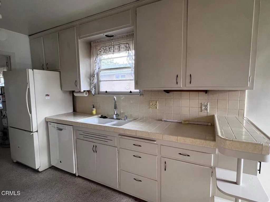 715 W Robert Avenue, Oxnard, California 93030 home-pic-6