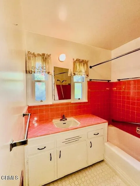 715 W Robert Avenue, Oxnard, California 93030 home-pic-33