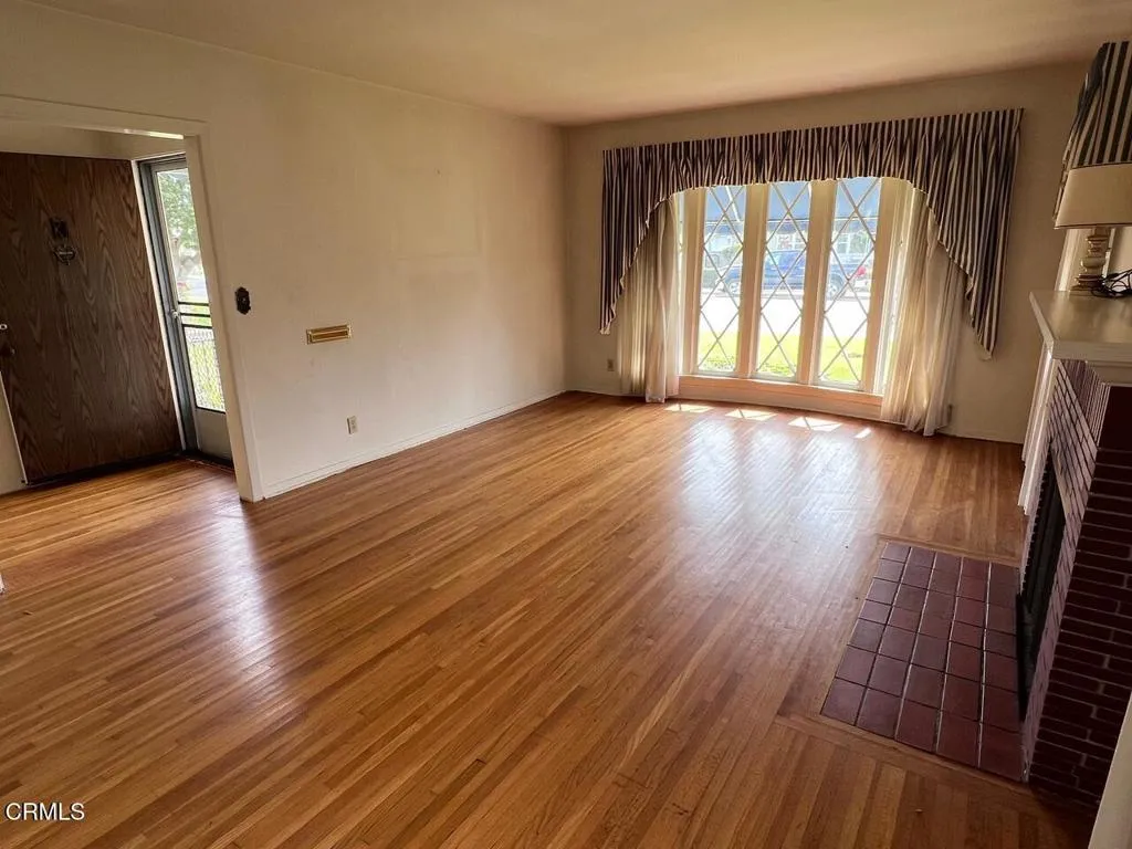 715 W Robert Avenue, Oxnard, California 93030 home-pic-2