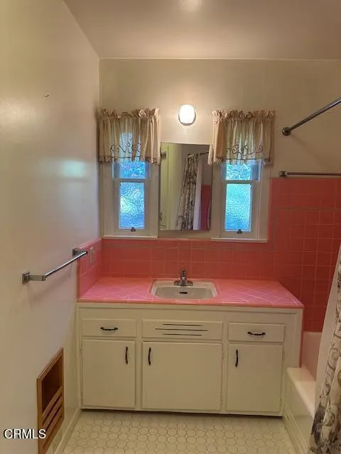 715 W Robert Avenue, Oxnard, California 93030 home-pic-12