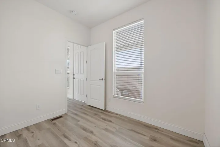 11-web-or-mls-UpmarketMedia-3975Tel-037