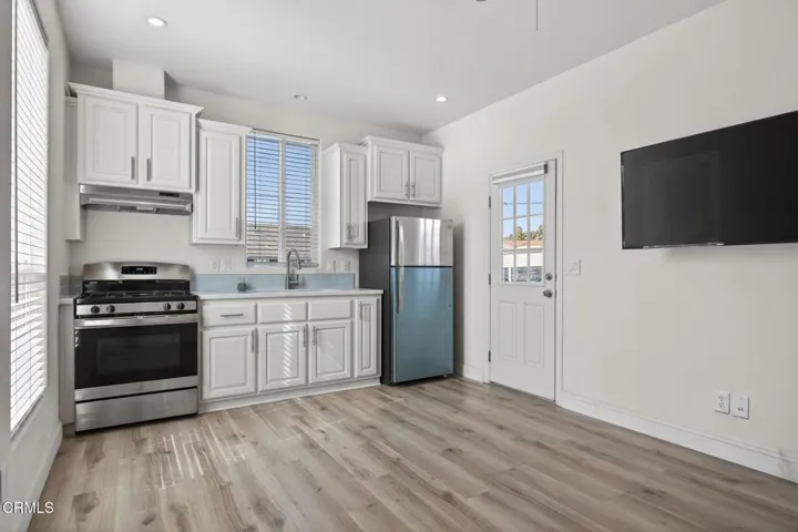 7-web-or-mls-UpmarketMedia-3975Tel-018