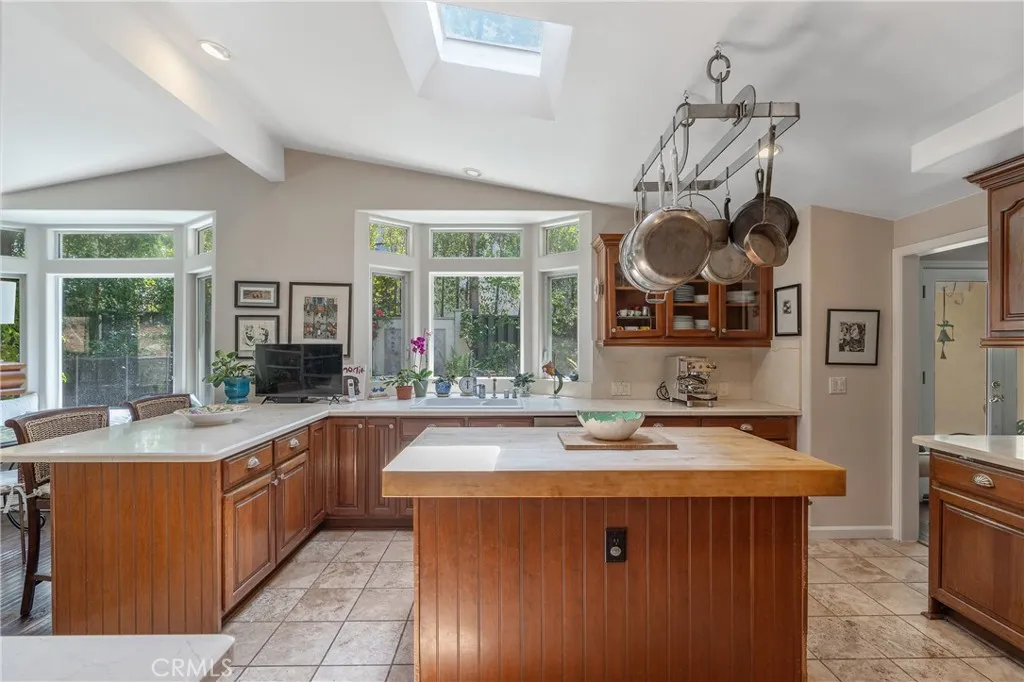 3818 Hayvenhurst Avenue, Encino, California 91436 home-pic-15