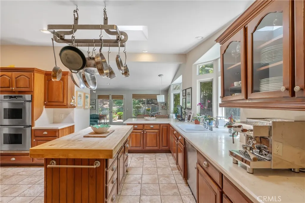 3818 Hayvenhurst Avenue, Encino, California 91436 home-pic-16
