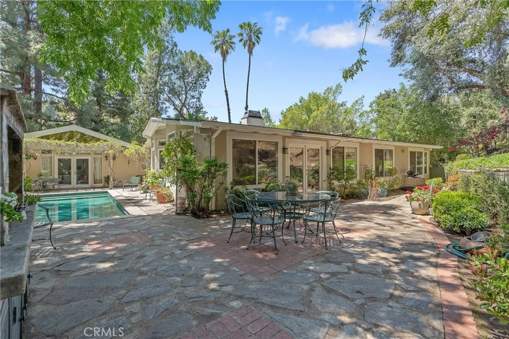 3818 Hayvenhurst Avenue, Encino, California 91436 home-pic-27