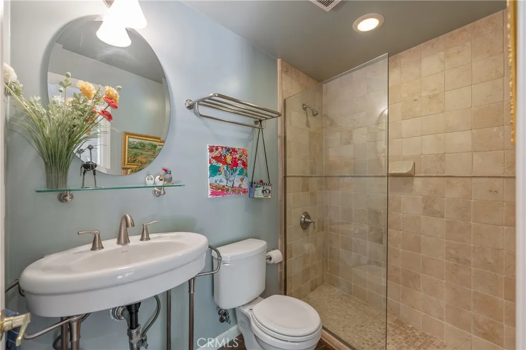 3818 Hayvenhurst Avenue, Encino, California 91436 home-pic-26