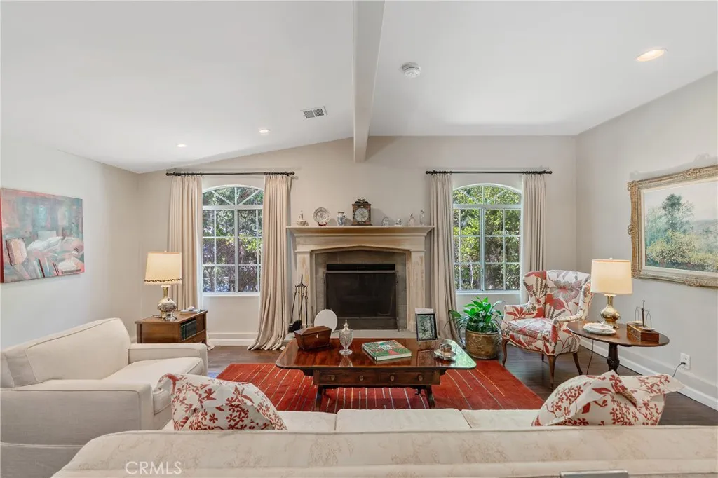3818 Hayvenhurst Avenue, Encino, California 91436 home-pic-12